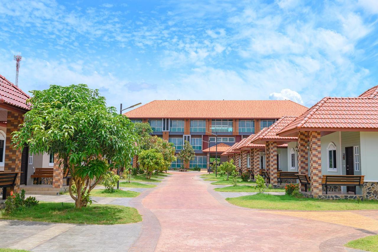 Avarin Resort Pak Chong Exterior foto